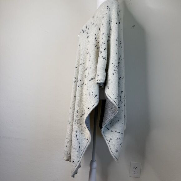 Nordstrom Roffe Faux Fur Snow Leopard Dot Ruana Cape Wrap Winter Layering Money - Picture 8 of 14